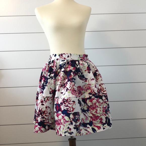 Express Dresses & Skirts - Express NWT high contrast floral bubble skirt